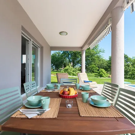 Mit Eigenem Pool By Interhome