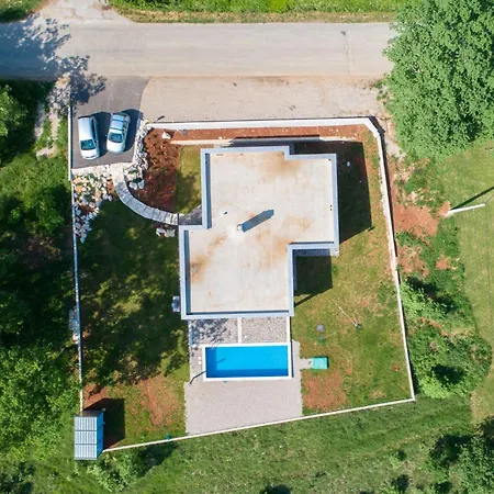 Mit Eigenem Pool By Interhome *