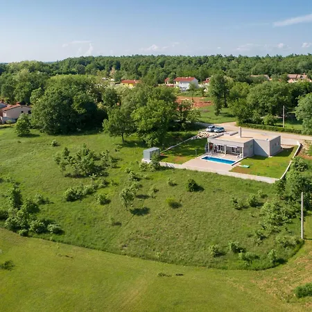 Mit Eigenem Pool By Interhome