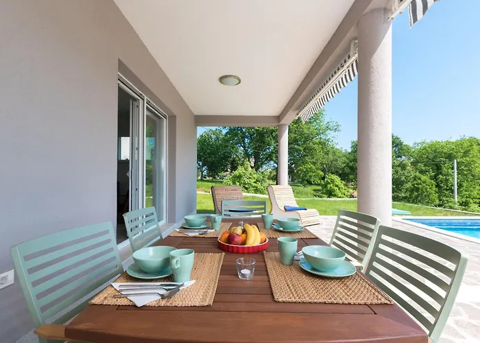 Mit Eigenem Pool By Interhome