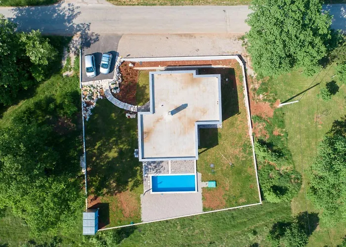 Mit Eigenem Pool By Interhome *