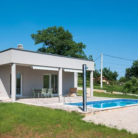 Mit Eigenem Pool By Interhome Semesterbostad Labin (Istria)