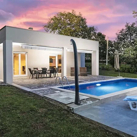 Mit Eigenem Pool By Interhome Semesterbostad Labin (Istria)