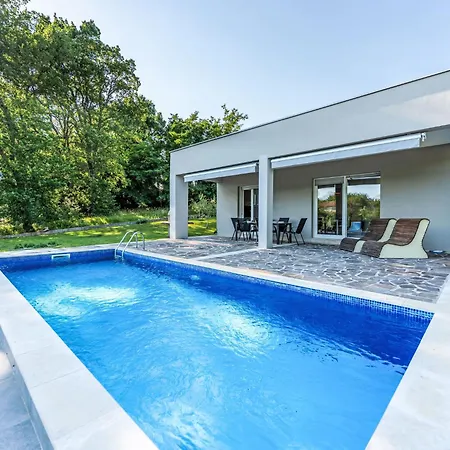 Mit Eigenem Pool By Interhome Semesterbostad
