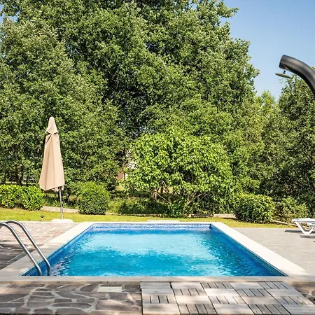 Mit Eigenem Pool By Interhome 라빈